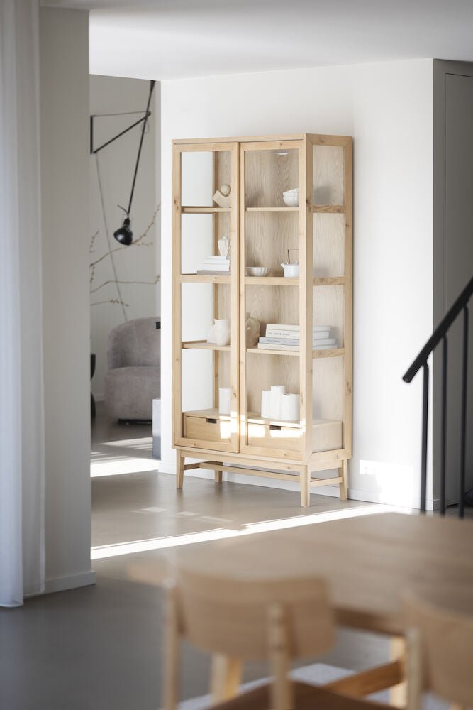 Hazelton Vitrinskåp Ek | Rowico Home | 7340126559604 | 121152 | Maessing Interiör