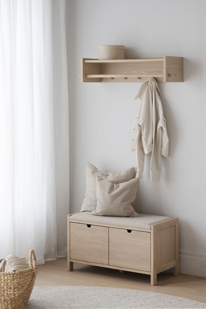 Hillmond Bänk Vitpigmenterad Ek/Beige | Rowico Home | 7340126557129 | 121052 | Maessing Interiör
