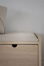 Hillmond Bänk Vitpigmenterad Ek/Beige | Rowico Home | 7340126557129 | 121052 | Maessing Interiör