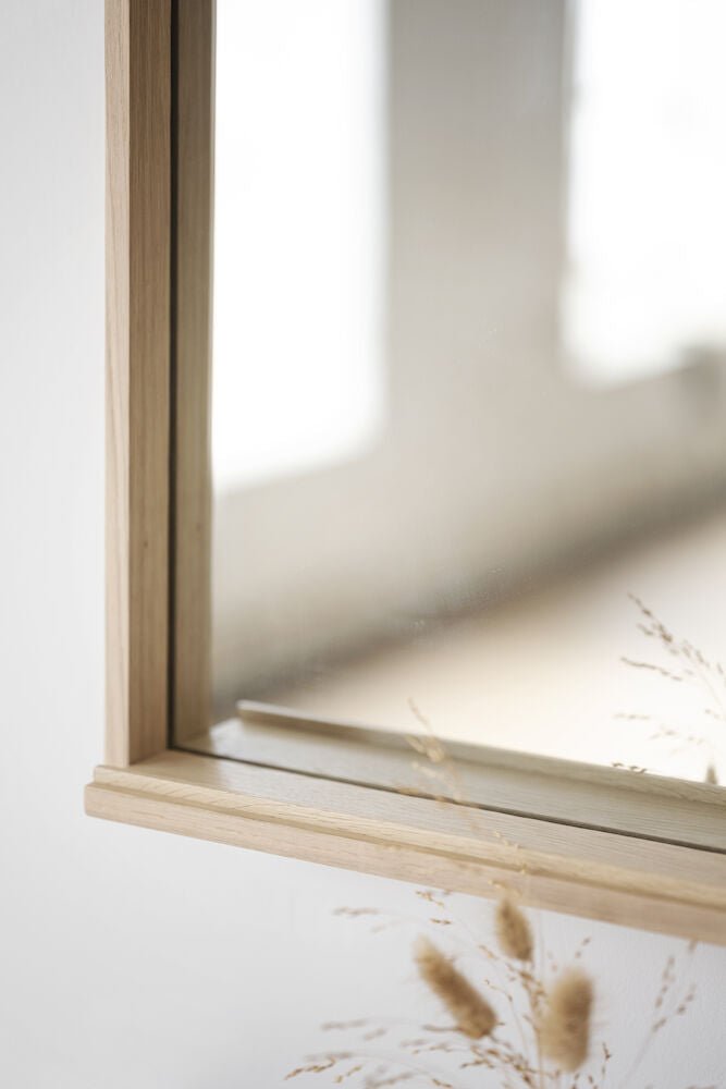 Hillmond Spegel Vitpigmenterad Ek 60 | Rowico Home | 7340126557167 | 121056 | Maessing Interiör