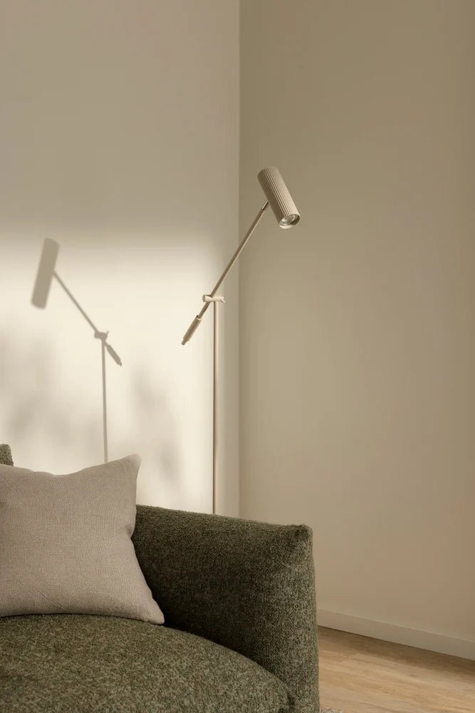 Hubble Read Golvlampa Beige | Globen Lighting | 7319434031027 | 403102 | Maessing Interiör