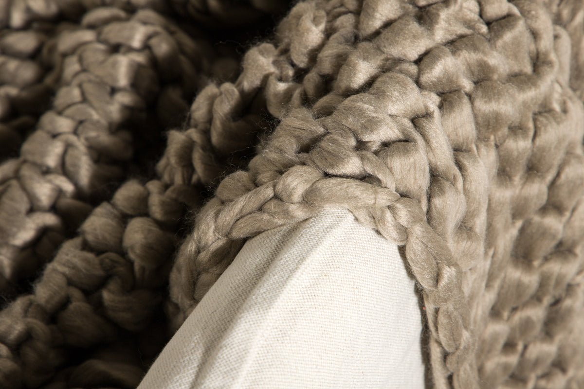 Kate Pläd Brun | Venture Design | 7340206959706 | 15940-203 | Maessing Interiör
