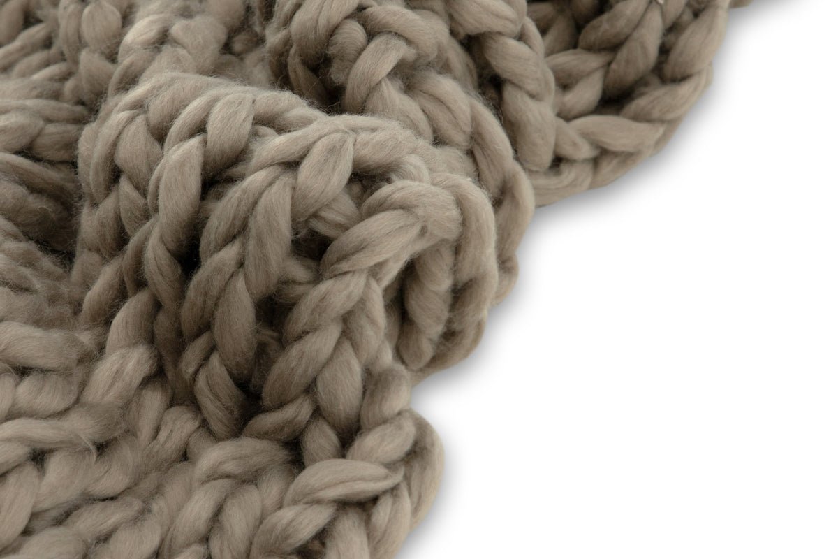 Kate Pläd Brun | Venture Design | 7340206959706 | 15940-203 | Maessing Interiör