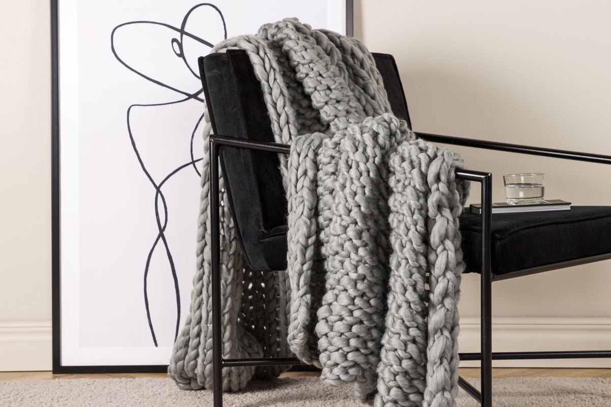 Kate Pläd Ljusgrå | Venture Design | 7350133235996 | 15940-205 | Maessing Interiör