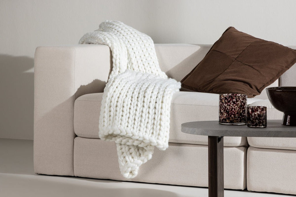 Kate Pläd Vit | Venture Design | 7340220825995 | 61572-101 | Maessing Interiör