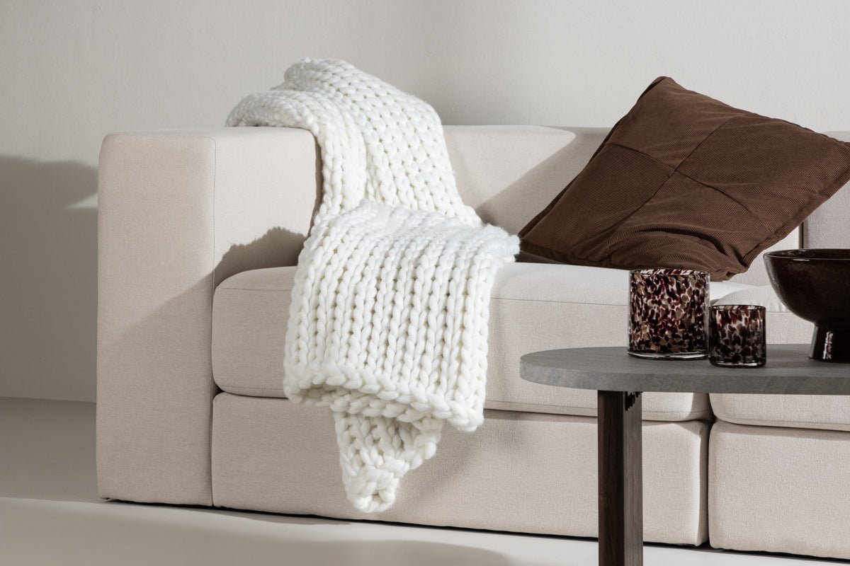 Kate Pläd Vit | Venture Design | 7340220825995 | 61572-101 | Maessing Interiör