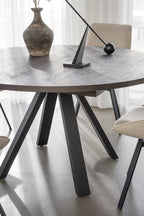 Maddock Matbord Brun Ek/Svart Ø135 | Rowico Home | 7340126559475 | 121127 | Maessing Interiör