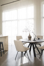 Maddock Matbord Brun Ek/Svart Ø135 | Rowico Home | 7340126559475 | 121127 | Maessing Interiör