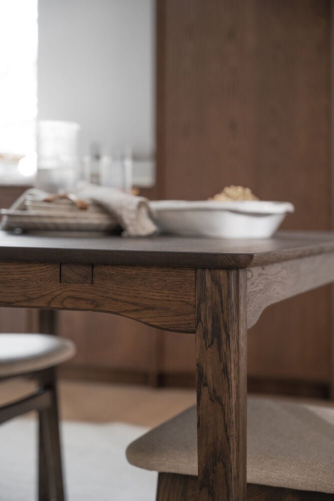 Markham Matbord Brun Ek 180 | Rowico Home | 7340126578667 | 123126 | Maessing Interiör