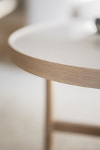 Marsden Soffbord Beige/Vitpigmenterad Ek Ø60 | Rowico Home | 7340126559130 | 121095 | Maessing Interiör