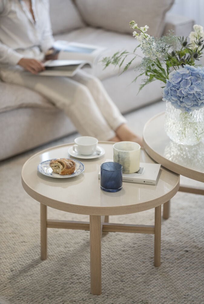 Marsden Soffbord Beige/Vitpigmenterad Ek Ø60 | Rowico Home | 7340126559130 | 121095 | Maessing Interiör