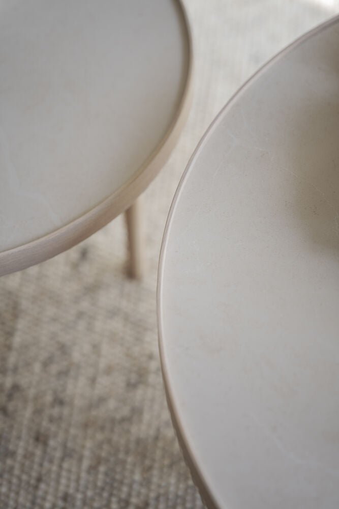 Marsden Soffbord Beige/Vitpigmenterad Ek Ø60 | Rowico Home | 7340126559130 | 121095 | Maessing Interiör