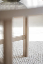 Marsden Soffbord Beige/Vitpigmenterad Ek Ø60 | Rowico Home | 7340126559130 | 121095 | Maessing Interiör