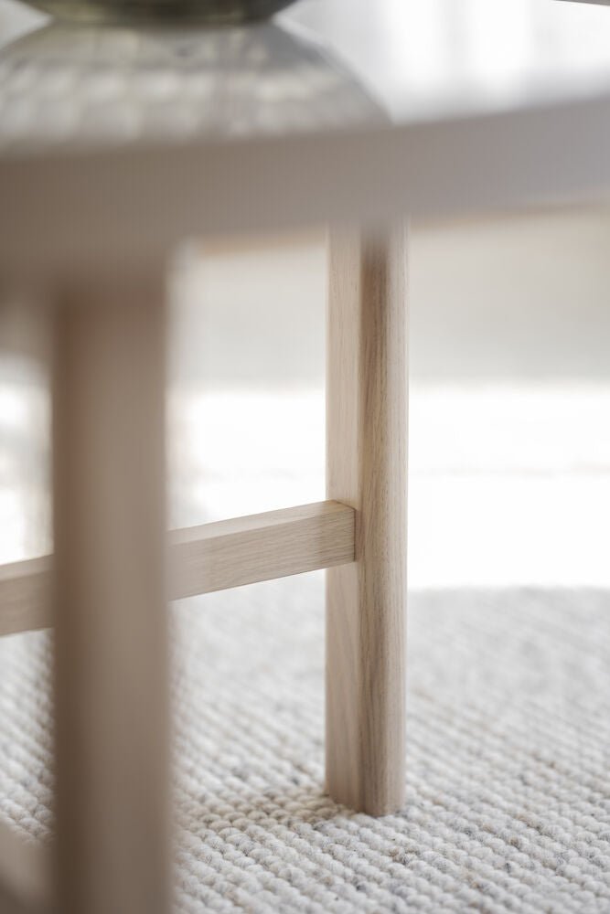 Marsden Soffbord Beige/Vitpigmenterad Ek Ø60 | Rowico Home | 7340126559130 | 121095 | Maessing Interiör