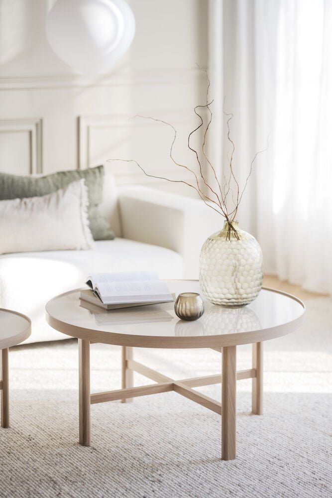 Marsden Soffbord Beige/Vitpigmenterad Ek Ø90 | Rowico Home | 7340126559123 | 121094 | Maessing Interiör