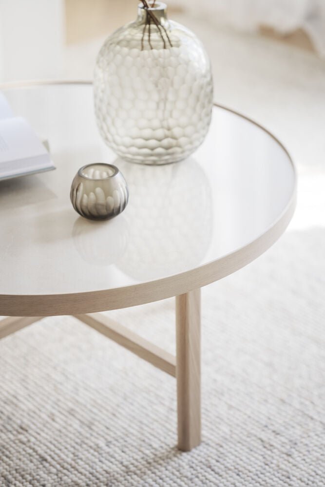 Marsden Soffbord Beige/Vitpigmenterad Ek Ø90 | Rowico Home | 7340126559123 | 121094 | Maessing Interiör