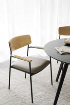 Maymont Karmstol Mörkbeige/Ek/Svart | Rowico Home | 7340126571125 | 123082 | Maessing Interiör