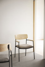 Maymont Karmstol Mörkbeige/Ek/Svart | Rowico Home | 7340126571125 | 123082 | Maessing Interiör