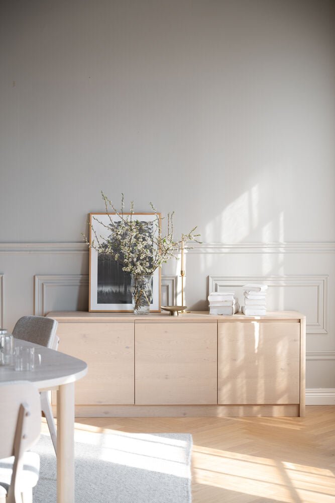 Melstone Sideboard Hög Vitpigmenterad Ek | Rowico Home | 7340233304234 | 148111 | Maessing Interiör