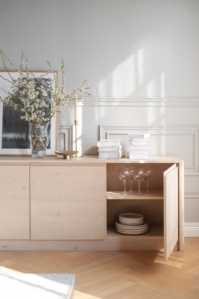 Melstone Sideboard Hög Vitpigmenterad Ek | Rowico Home | 7340233304234 | 148111 | Maessing Interiör