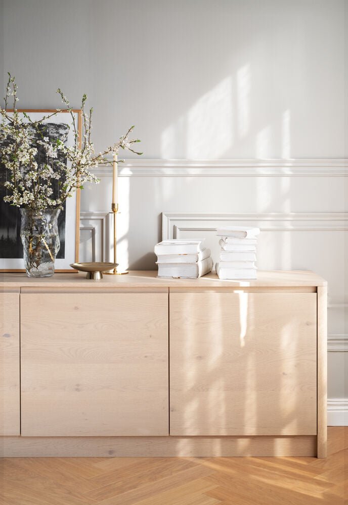Melstone Sideboard Hög Vitpigmenterad Ek | Rowico Home | 7340233304234 | 148111 | Maessing Interiör