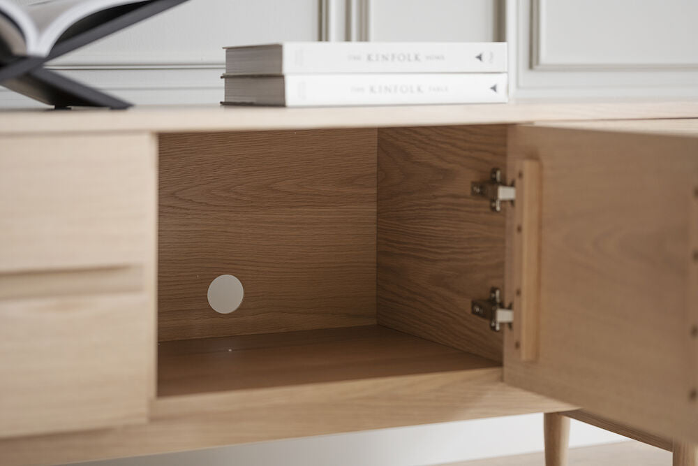 Moresby TV - bänk Vitpigmenterad Ek | Rowico Home | 7340126553572 | 120601 | Maessing Interiör