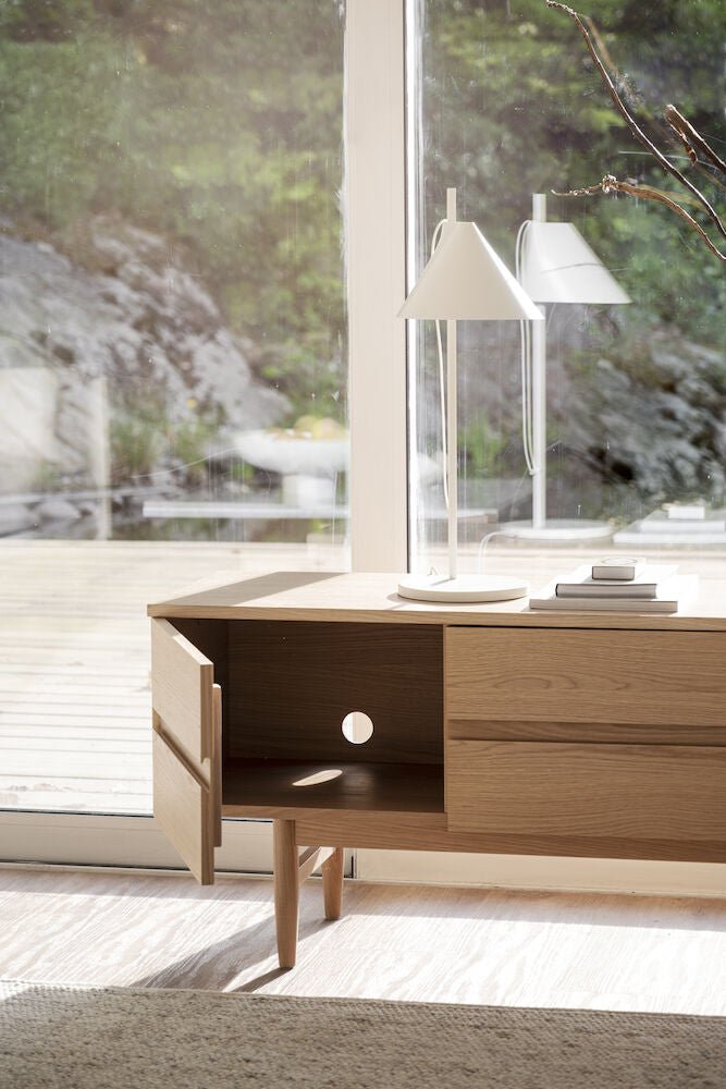 Moresby TV - bänk Vitpigmenterad Ek | Rowico Home | 7340126553572 | 120601 | Maessing Interiör