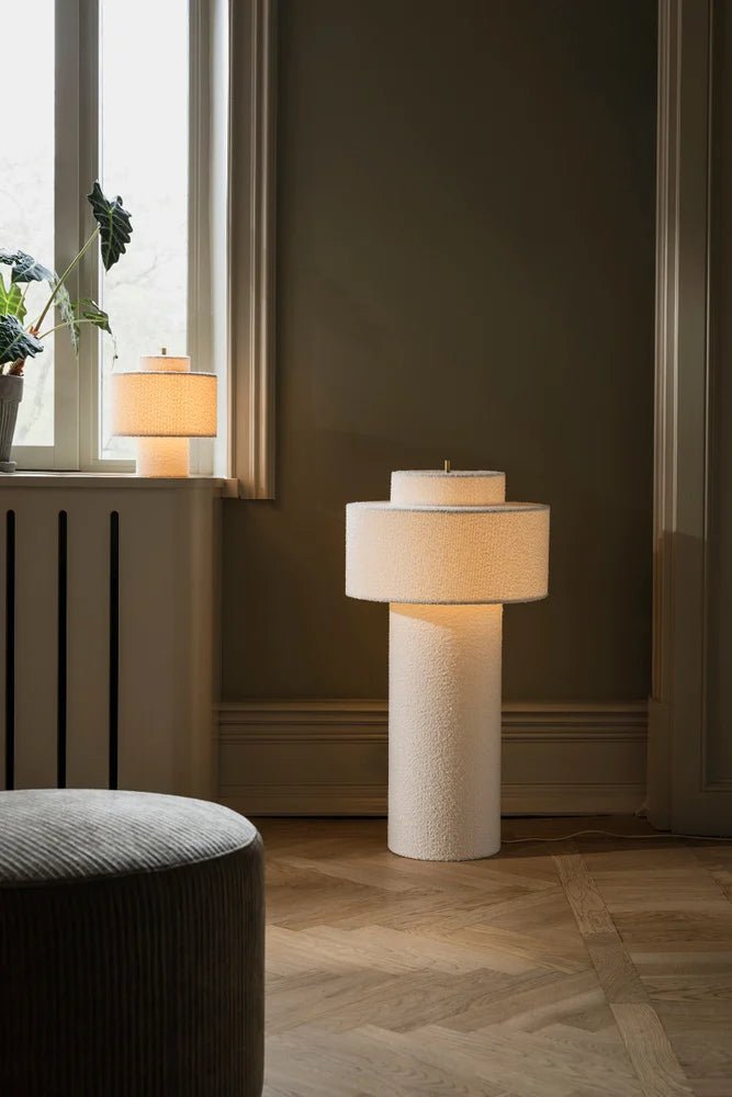 Noah 25 Bouclé Bordslampa Vit | Globen Lighting | 7319437163084 | 716308 | Maessing Interiör