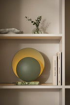Orbit Bordslampa Grön | Globen Lighting | 7319432208032 | 220803 | Maessing Interiör
