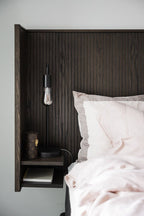 Redmond Sänggavel Brun Ek 234 | Rowico Home | 7340126554142 | 119786 | Maessing Interiör