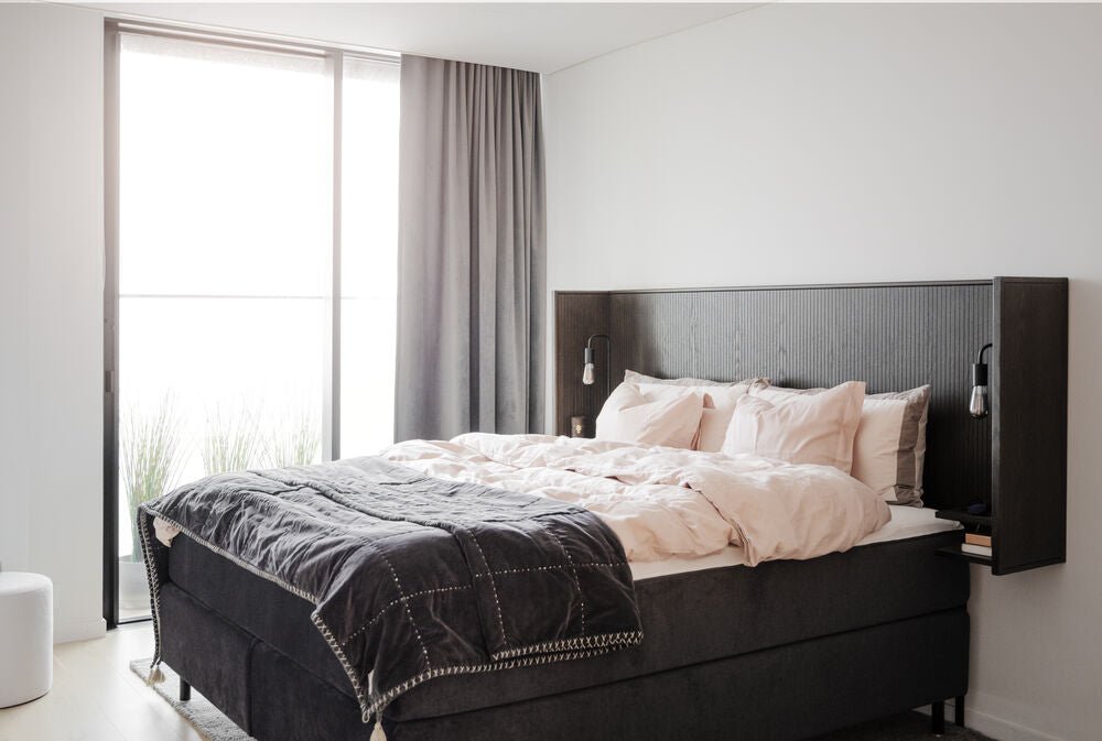 Redmond Sänggavel Brun Ek 234 | Rowico Home | 7340126554142 | 119786 | Maessing Interiör