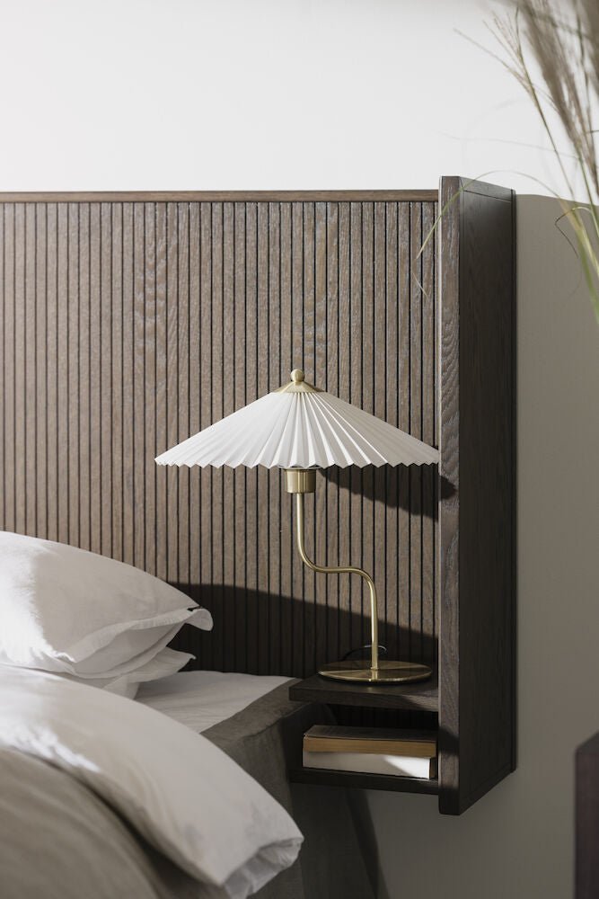 Redmond Sänggavel Brun Ek 234 | Rowico Home | 7340126554142 | 119786 | Maessing Interiör