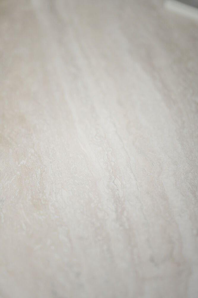 Taransay Matbord Beige Travertin/Brun Ek Ø125 | Rowico Home | 7340126555828 | 120831 | Maessing Interiör