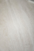 Taransay Matbord Beige Travertin/Brun Ek Ø125 | Rowico Home | 7340126555828 | 120831 | Maessing Interiör