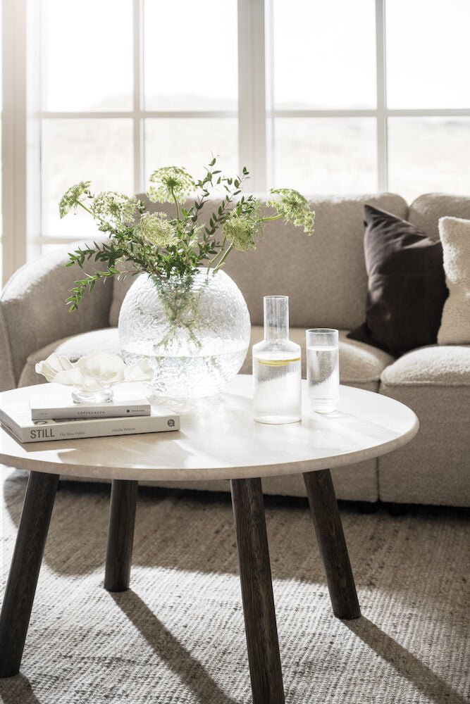 Taransay Soffbord Beige Travertin/Brun Ek Ø90 | Rowico Home | 7340126555934 | 120845 | Maessing Interiör