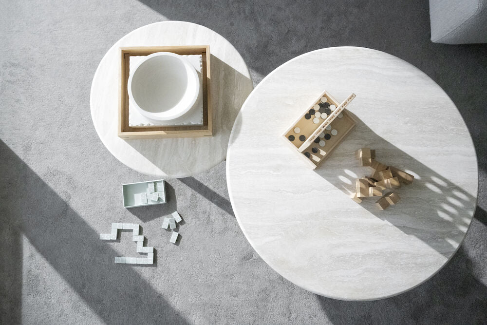 Taransay Soffbord Beige Travertin/Brun Ek Ø90 | Rowico Home | 7340126555934 | 120845 | Maessing Interiör