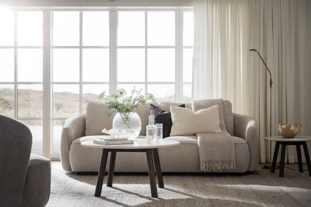 Taransay Soffbord Beige Travertin/Brun Ek Ø90 | Rowico Home | 7340126555934 | 120845 | Maessing Interiör