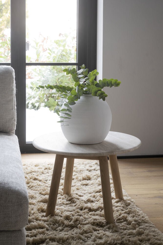 Taransay Soffbord Beige Travertin/Vitpigmenterad Ek Ø60 | Rowico Home | 7340126555941 | 120847 | Maessing Interiör