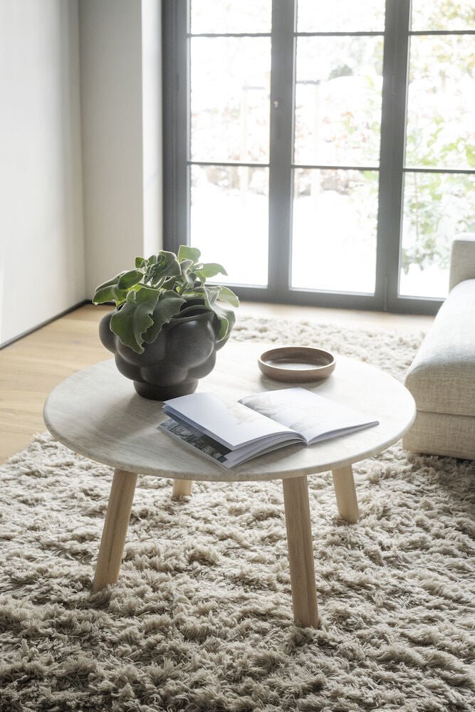 Taransay Soffbord Beige Travertin/Vitpigmenterad Ek Ø90 | Rowico Home | 7340126555927 | 120844 | Maessing Interiör
