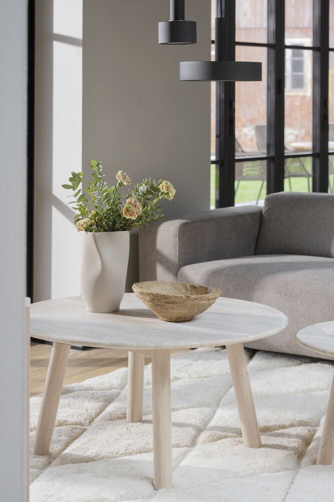 Taransay Soffbord Beige Travertin/Vitpigmenterad Ek Ø90 | Rowico Home | 7340126555927 | 120844 | Maessing Interiör