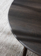 Tompkins Soffbord Brun Ek Ø90 | Rowico Home | 7340126582060 | 128012 | Maessing Interiör
