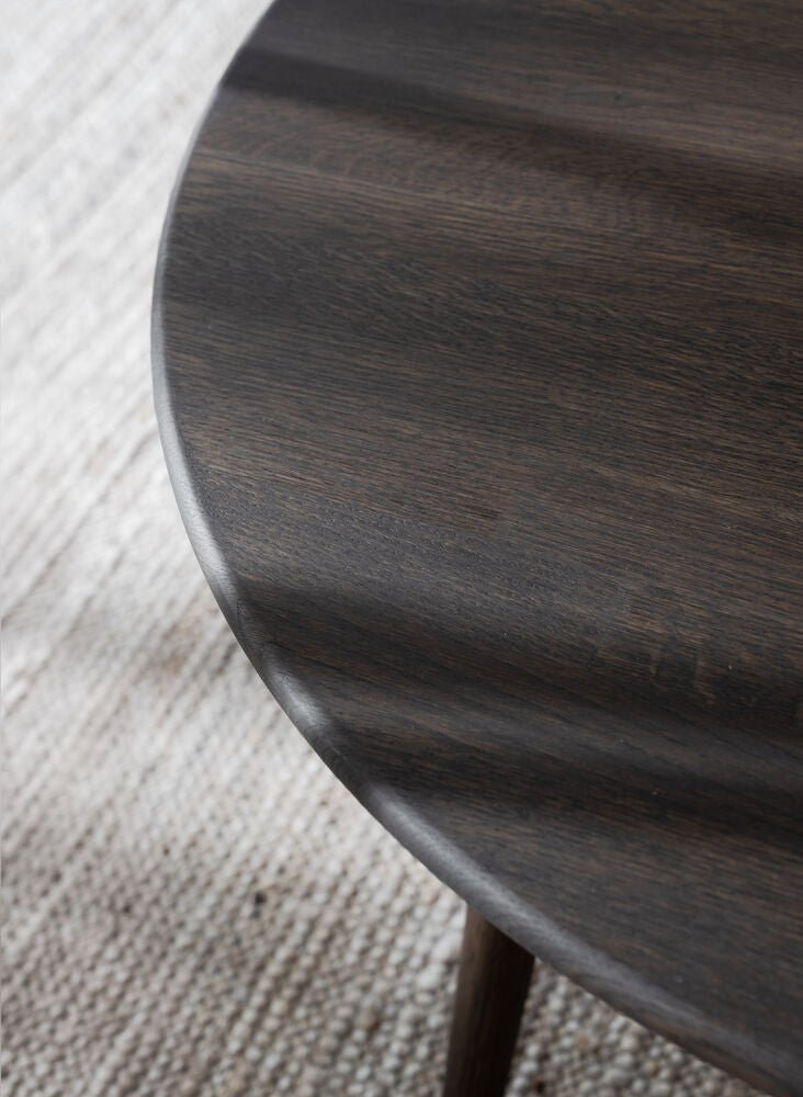 Tompkins Soffbord Brun Ek Ø90 | Rowico Home | 7340126582060 | 128012 | Maessing Interiör