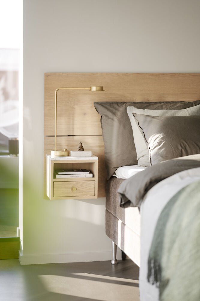 Whitmore Sänggavel Ek 240 | Rowico Home | 7340126556023 | 120765 | Maessing Interiör