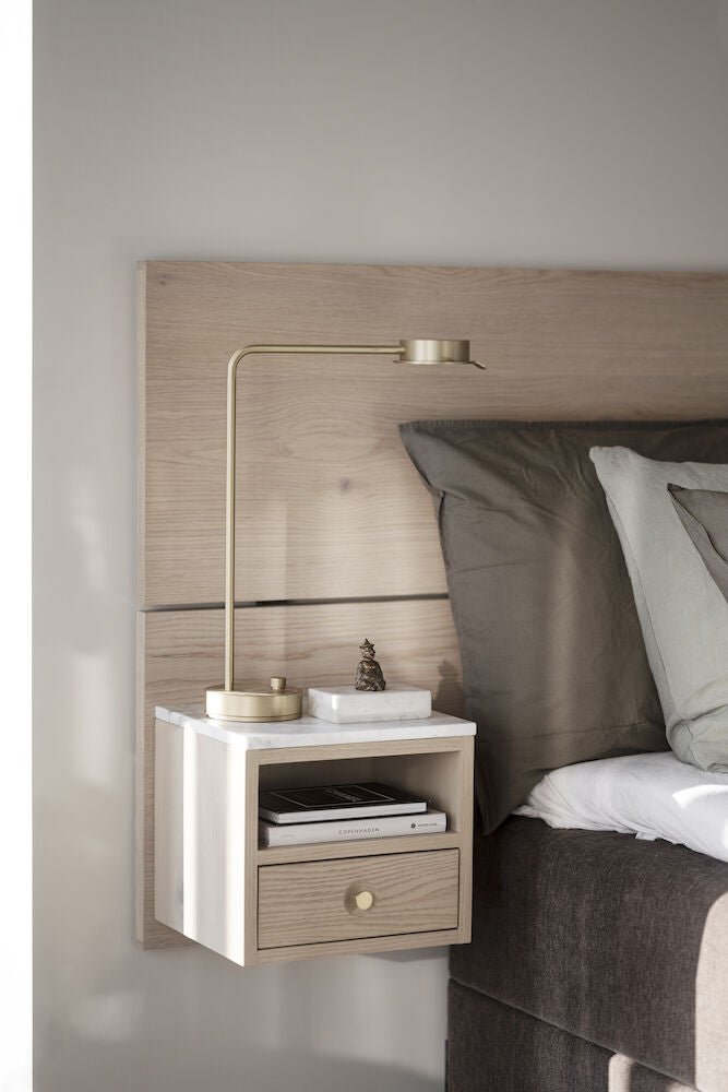 Whitmore Sänggavel Vitpigmenterad Ek 240 | Rowico Home | 7340126556801 | 120767 | Maessing Interiör