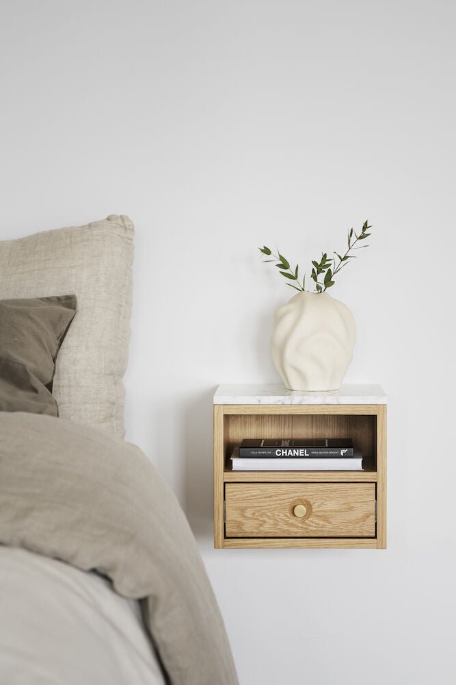 Whitmore Väggskåp/Sängbord Ek/Vit Marmor | Rowico Home | 7340126556795 | 120766 | Maessing Interiör