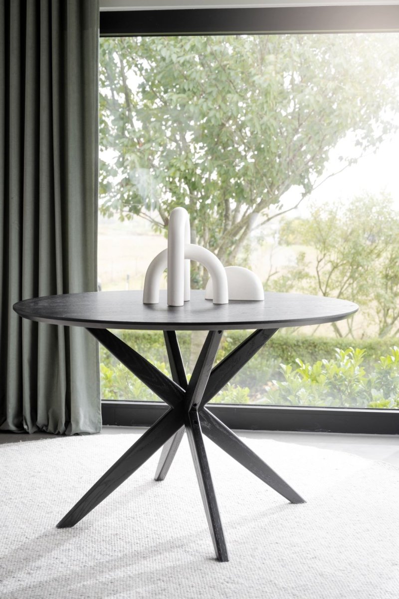 Calverton Matbord Svart Ek 120 Ø | Rowico Home | 7340126555255 | 120658 | Maessing Interiör