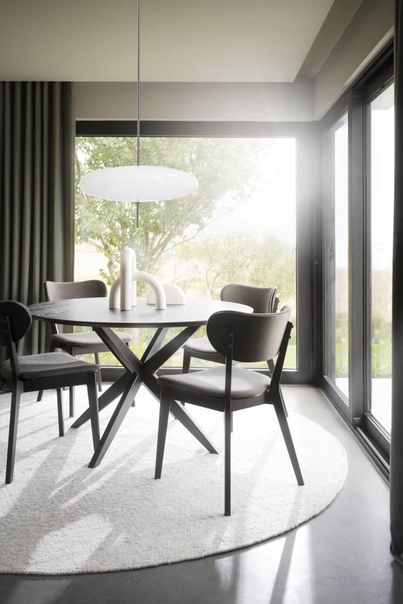 Calverton Matbord Svart Ek 120 Ø | Rowico Home | 7340126555255 | 120658 | Maessing Interiör