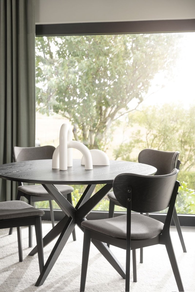 Calverton Matbord Svart Ek 120 Ø | Rowico Home | 7340126555255 | 120658 | Maessing Interiör