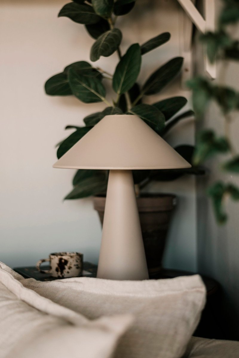 Cannes Bordslampa Mud | Globen Lighting | 7319434234107 | 423410 | Maessing Interiör