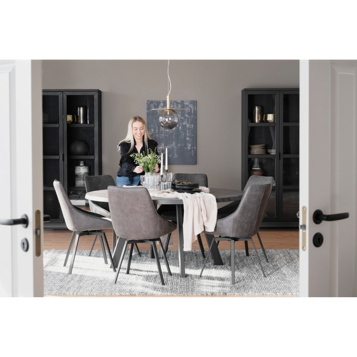 Everett Vitrinskåp Svart | Rowico Home | 7340126536391 | 118788 | Maessing Interiör